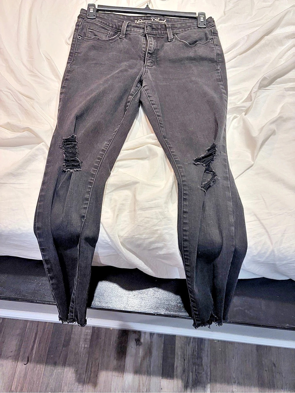 Universal Thread Mid Rise Skinny Jeans Skinny Distressed Jeans in Black Waist
